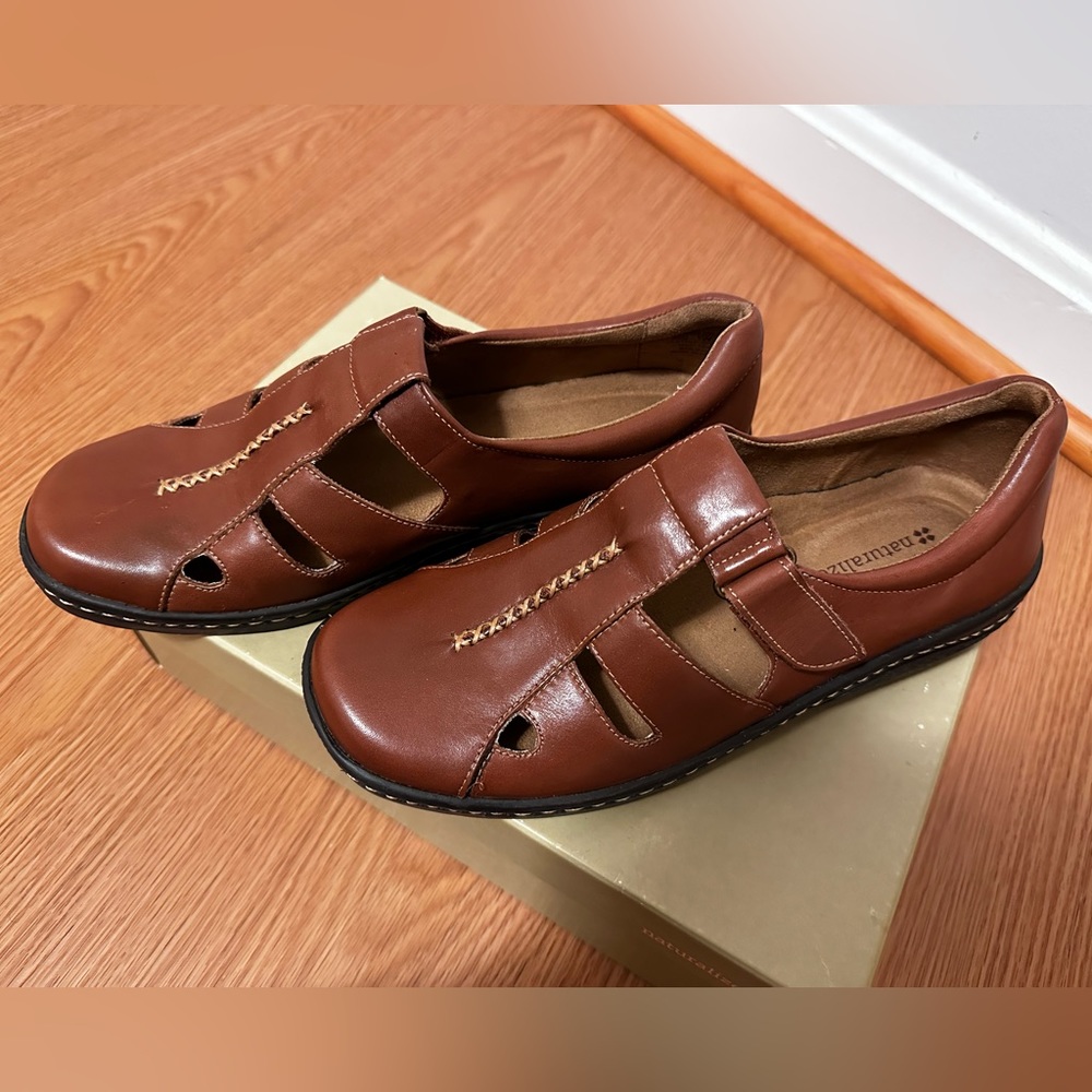 Women’s Naturalizer Marsen Cavalier T-Strap Size 7 Brown Leather Comfort Shoes - Picture 3 of 7